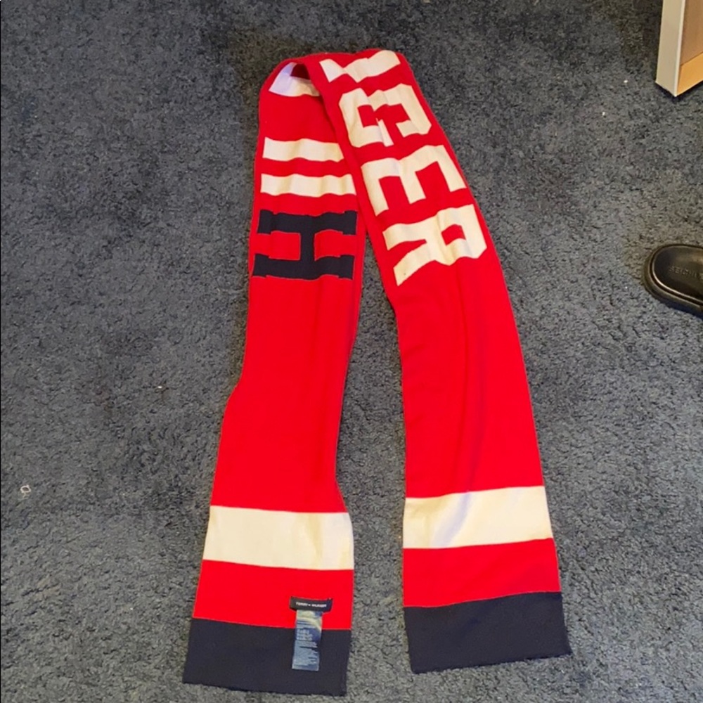 Tommy Hilfiger scarf